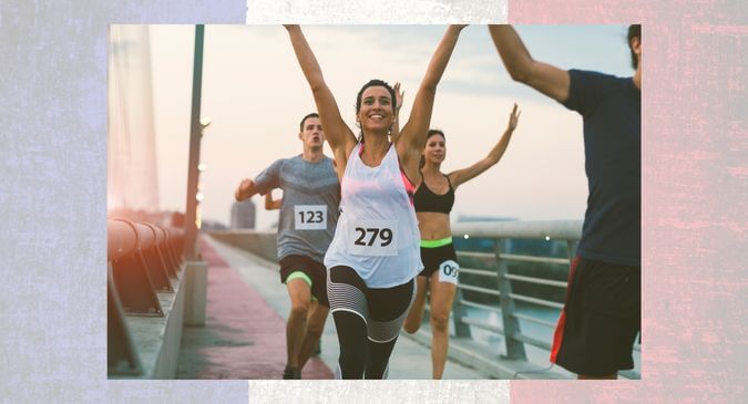 Femme courant un marathon représentant les démarches amdinistratives